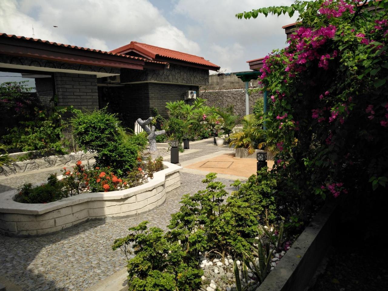Hotel Des Jardins Абиджан Экстерьер фото